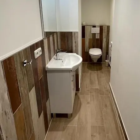 Apartment Gemuetliches Zweibett-zimmer In Schleswig-holstein - Ideal Fuer Monteure Und Geschaeftsreisende, Gemeinschaftsbad Nr 5 *